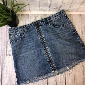 Free People front zip jean mini skirt. Size 30